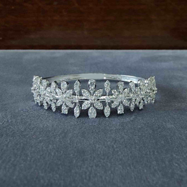Round Brilliant Cut Lab Grown Diamond Cluster Setting Bracelet