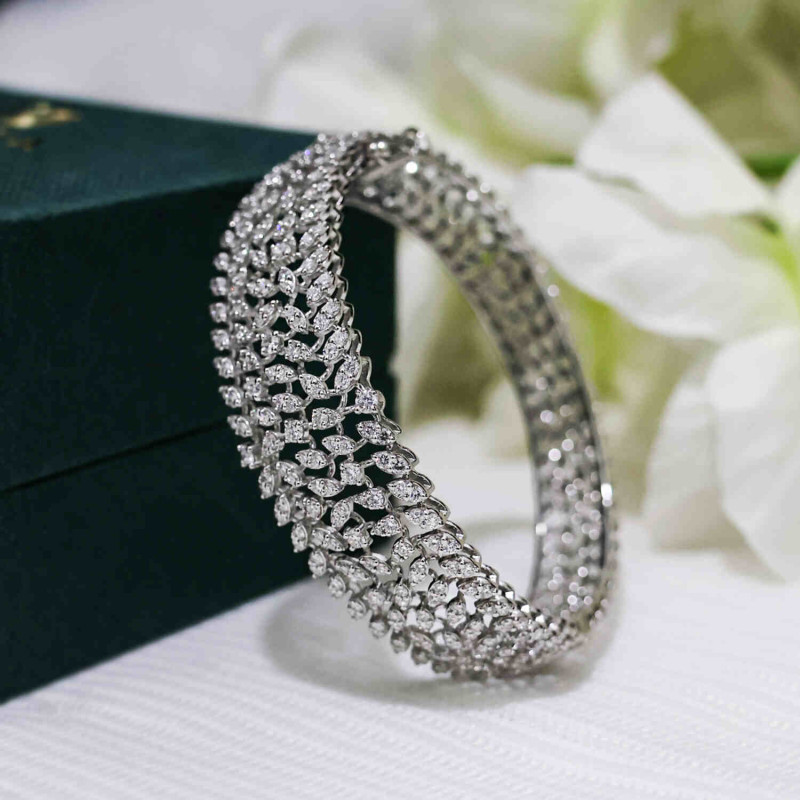 Cluster Bracelet in 14k Gold / Diamond Cluster Bracelet / Unique Diamond  Layering Bracelet / Dainty Diamond Bracelet / Gift for Her - Etsy