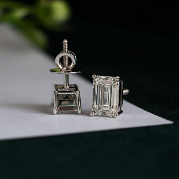 Emerald Shaped Solitaire diamond Earstuds