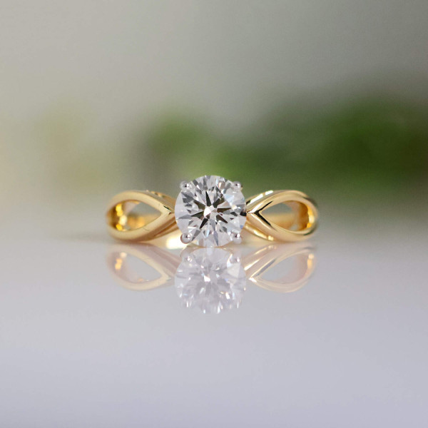 1.0 Carat Round Diamond Twisted Engagement Ring